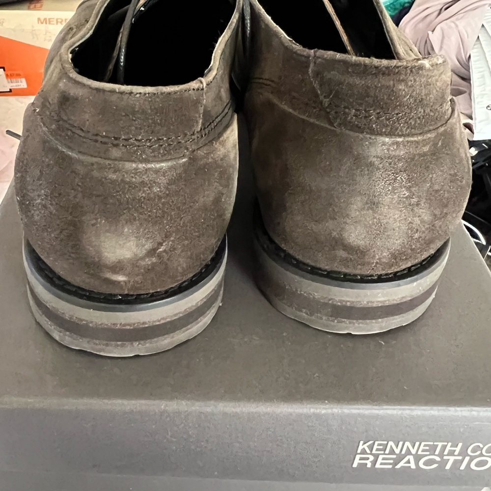 MensKenneth Cole Suede Oxfords - Picture 4 of 6
